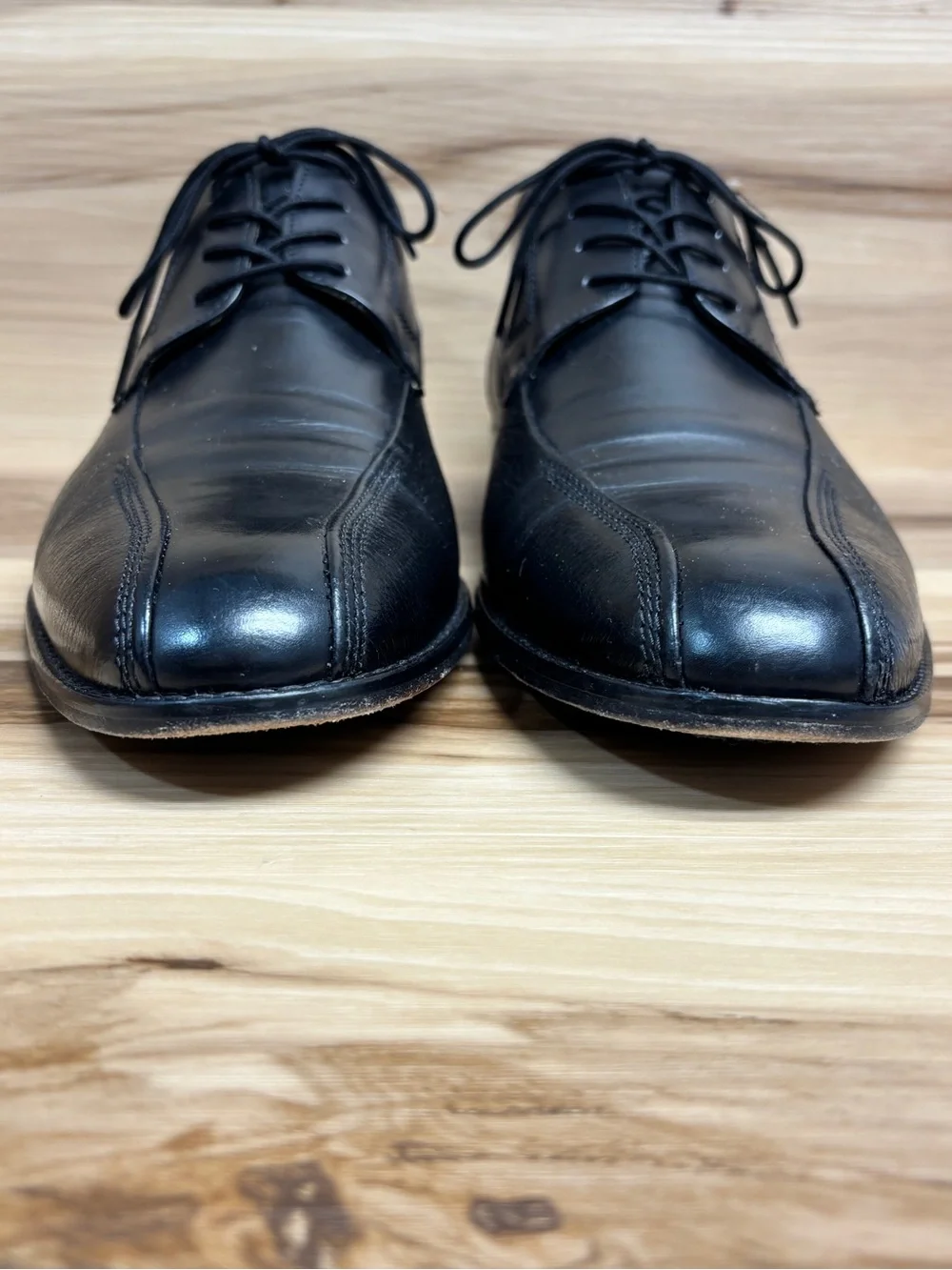 Johnston & Murphy dress shoes featuring smooth and textured leather size 11
